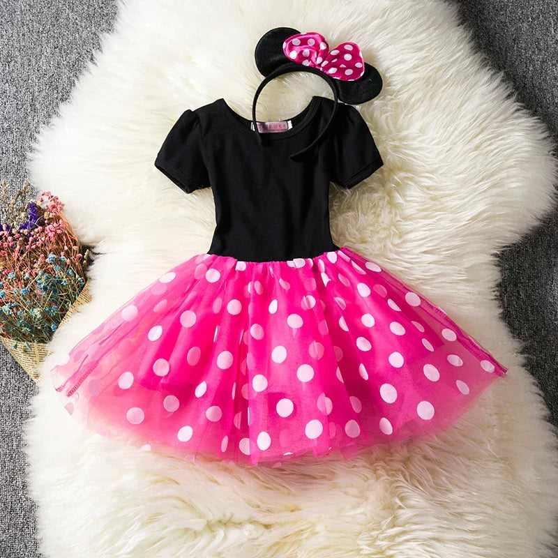 Toddler girl's Minnie Mouse Halloween costume: red polkadot dress, ear headband & bow. Perfect fancy dress.