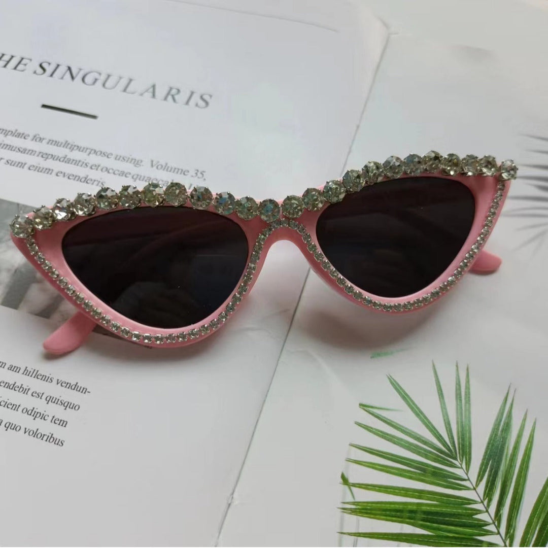 Glamorous women's cat-eye sunglasses with sparkling rhinestones. Chic fashion eyewear, UV protection.
