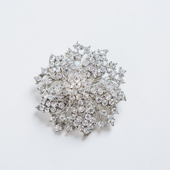 Luxury crystal brooch pin, a glamorous women's jewelry accessory that adds elegance and shine.