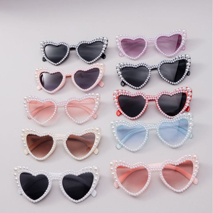 Fashionable heart-shaped women's sunglasses, stylish and glamorous eyewear with a unique design.