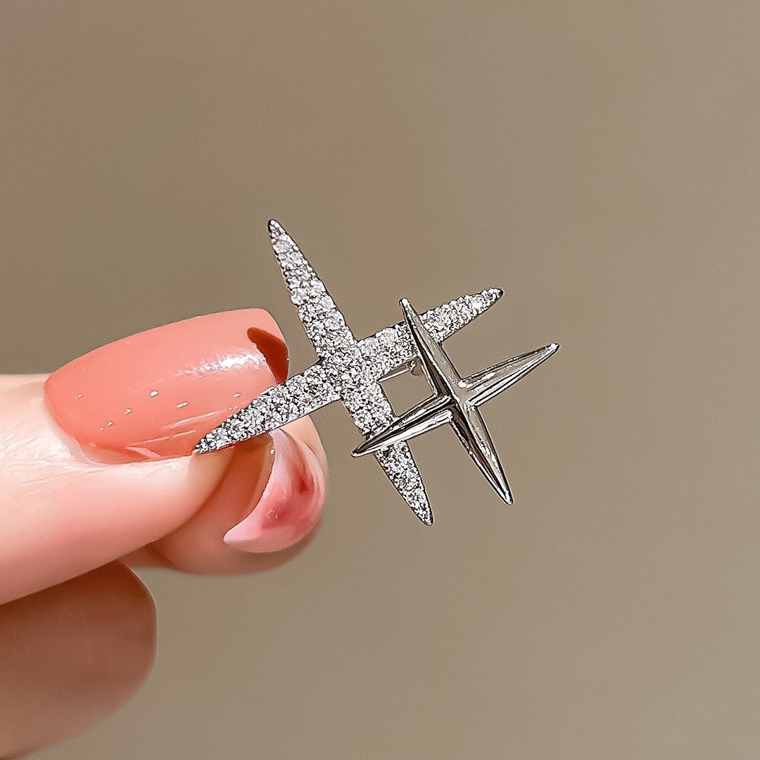 Versatile women's rhinestone brooch, an elegant sparkling pin that enhances any outfit or accessory.