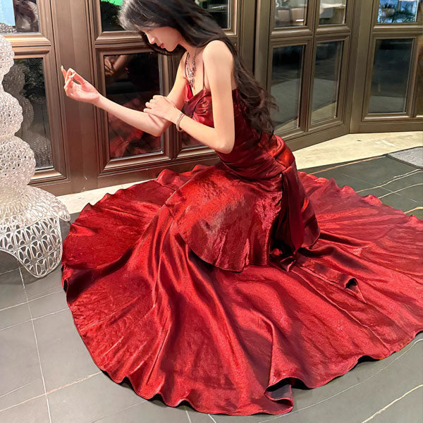 Stunning women's formal ruffled maxi dress. Perfect as a gala dress, red carpet or glamorous evening gown.