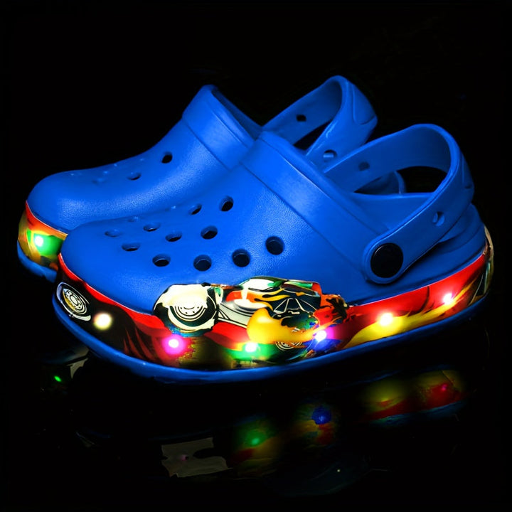 Girls' glow-in-the-dark water shoes, comfortable & anti-slip. Light-up effect for nighttime fun. Breathable design.