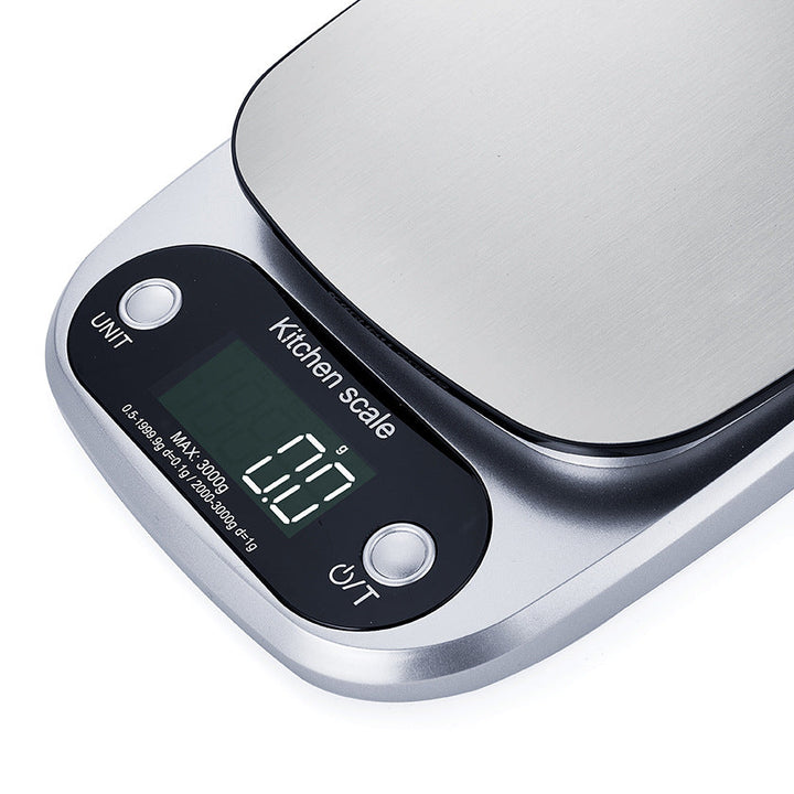 Precision digital food scale featuring easy-to-use tare and unit conversion buttons for baking.
