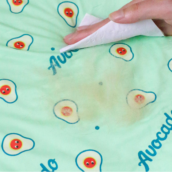 Cooling mat for pets made with ice silk, offering refreshing relief for dogs & cats.