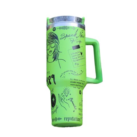 Durable, reusable, insulated stainless steel water bottle. A must-have for eco-conscious hydration.