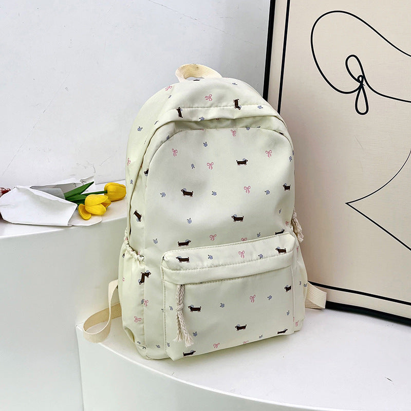 Children's fun animal theme school bag with floral accents. Durable brown backpack for students, ensuring comfort.