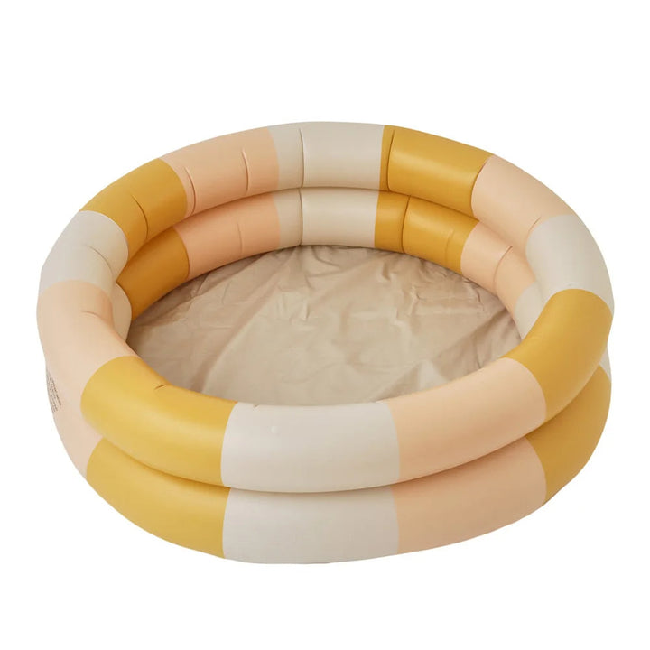 Easy-to-set-up inflatable swimming pool & water play toys for kids, providing hours of refreshing backyard summer entertainment.