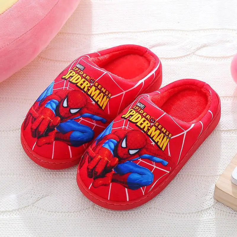 Side profile of Spider-Man kids' soft cotton slippers. Warm indoor footwear for autumn/winter.