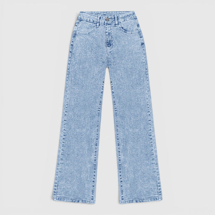 Fashionable light blue women's wide-leg jeans. High-waist oversized fit for comfortable work, travel, and casual wear.