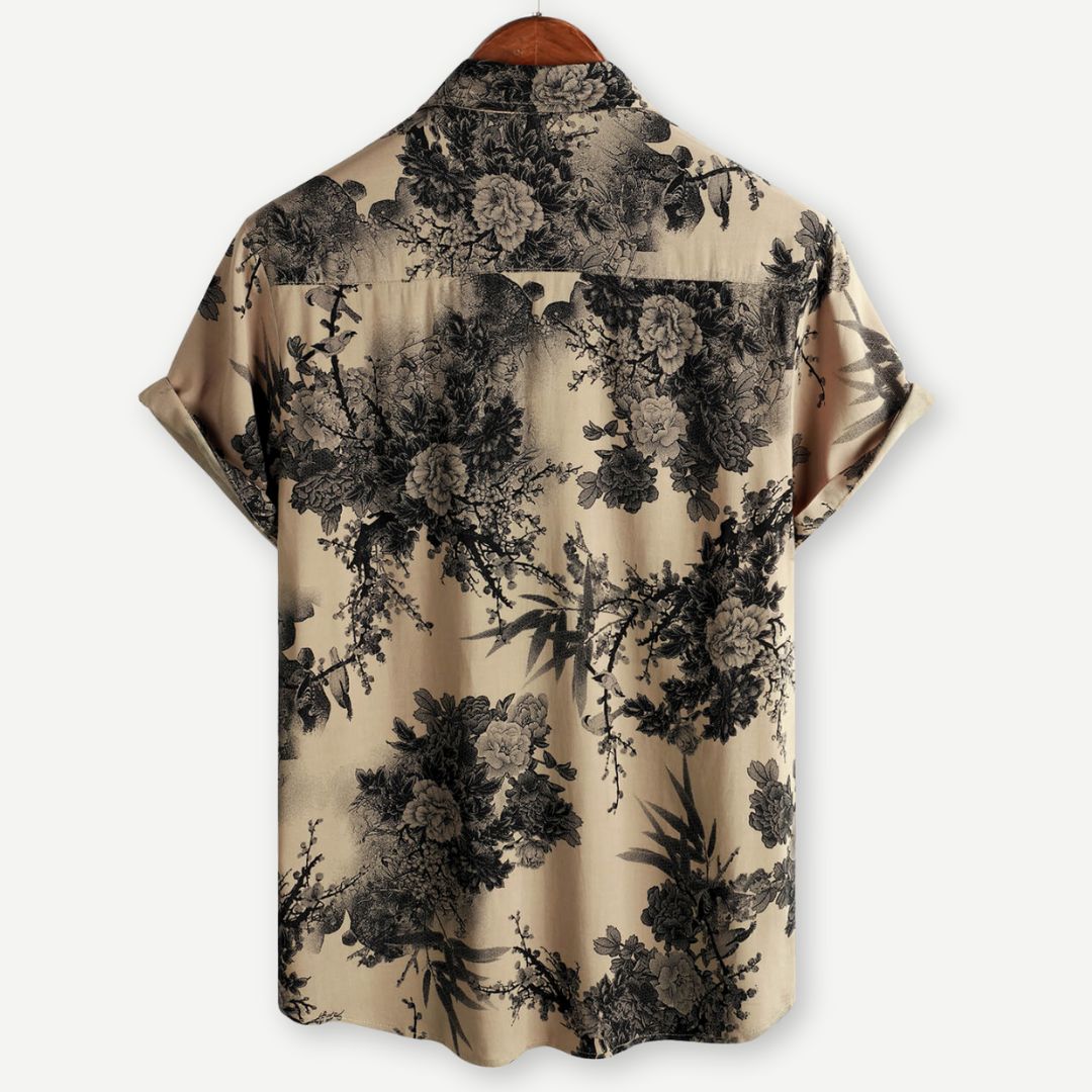 Men's fashionable floral print short sleeve shirt, ideal for a stylish summer or vacation look.