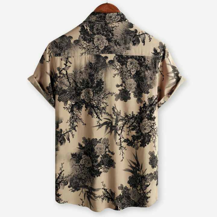 Men's fashionable floral print short sleeve shirt, ideal for a stylish summer or vacation look.