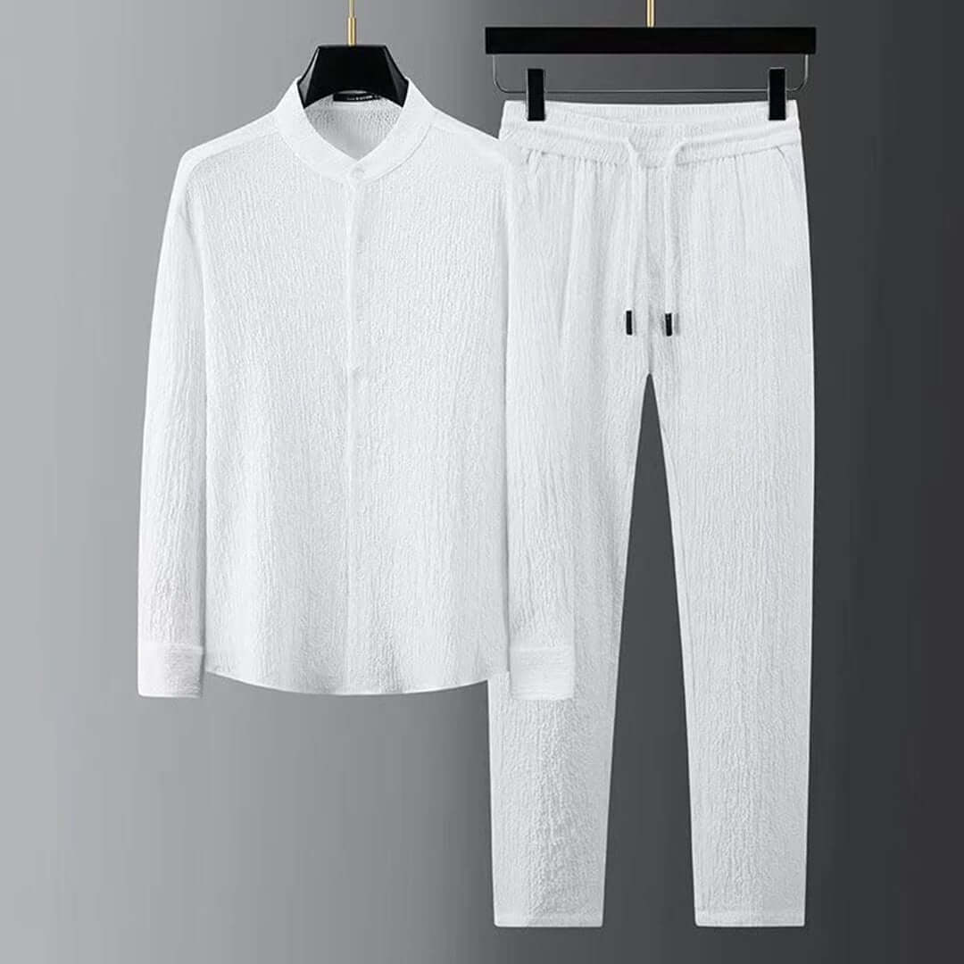 Lightweight men's modern summer set, a comfortable two-piece outfit for casual style.