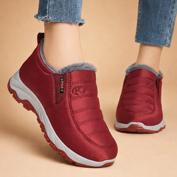 Effortless women's slip-on winter boots, lightweight and warm for comfortable everyday casual wear.