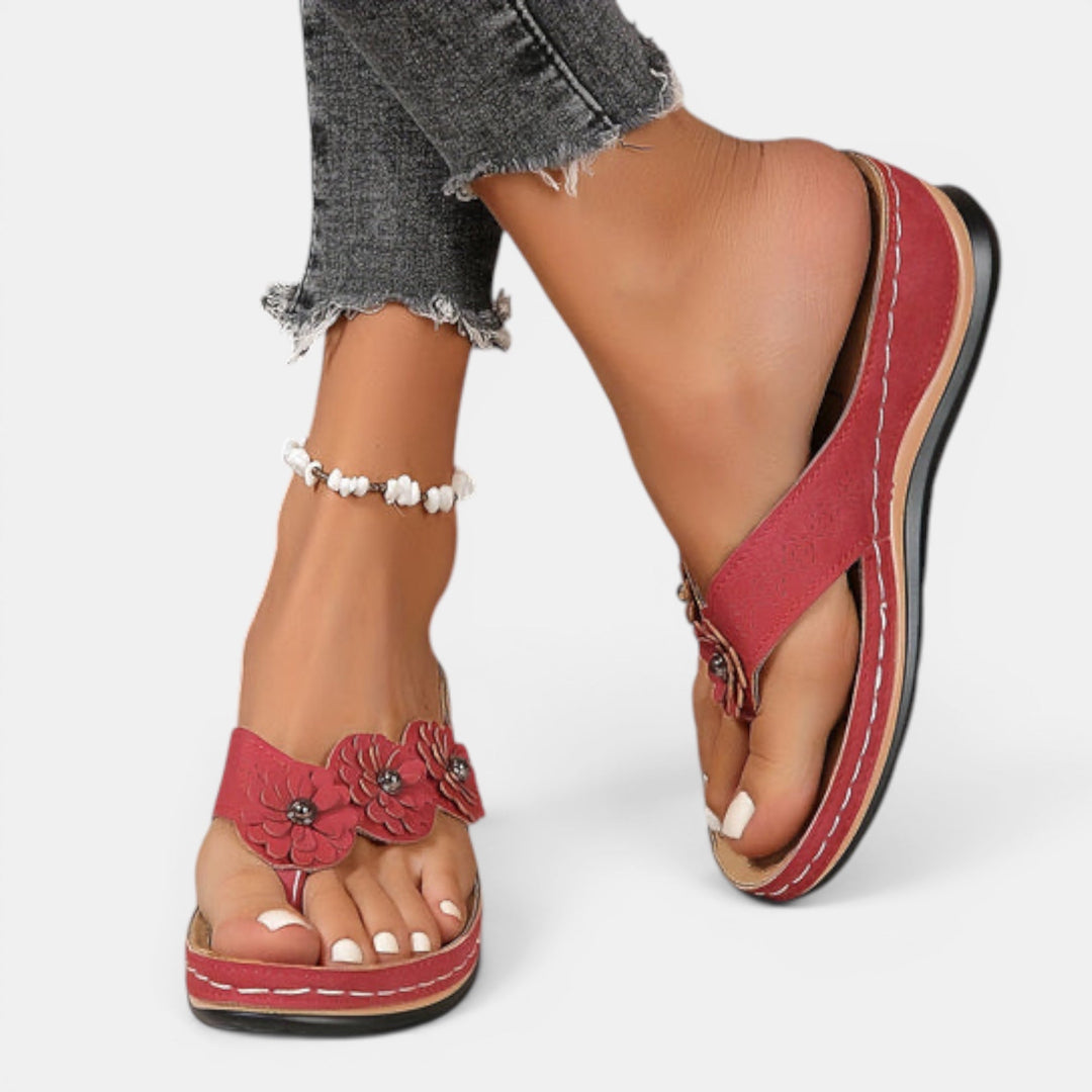 Lightweight women's summer sandals for comfortable walking, featuring an open-toe slip-on design for everyday wear.