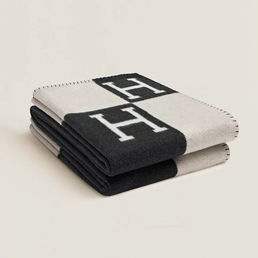 Luxurious wool cashmere throw blanket, ultra soft & warm, perfect for cozy comfort.