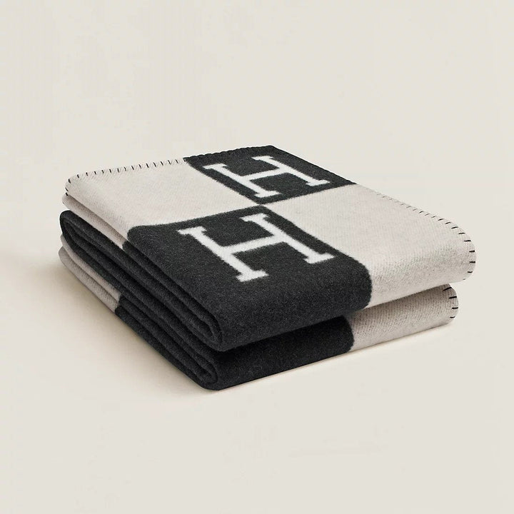 Luxurious wool cashmere throw blanket, ultra soft & warm, perfect for cozy comfort.
