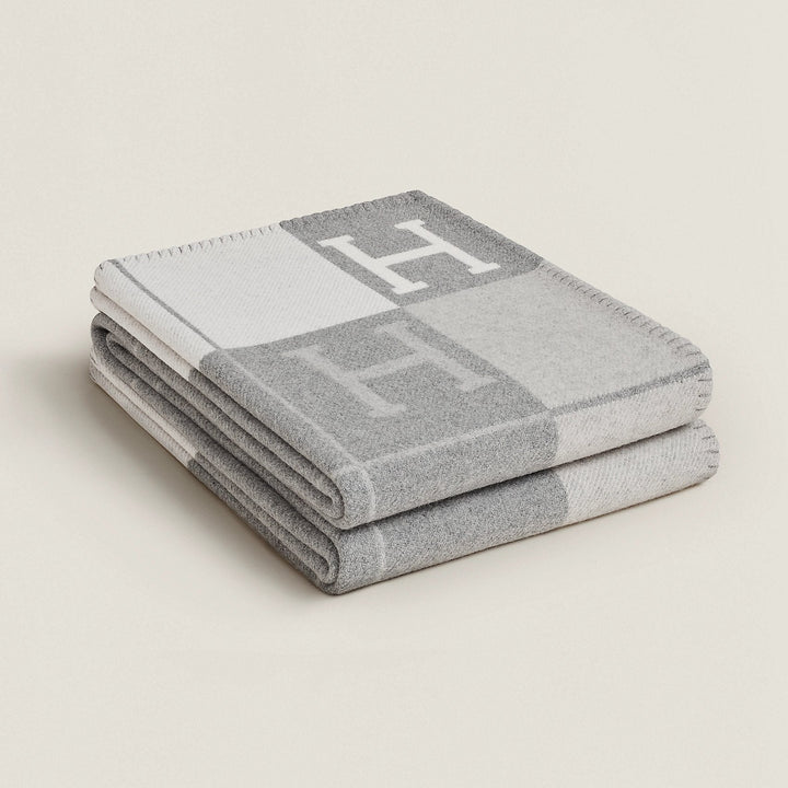 Unisex 140x170 cm wool cashmere throw, incredibly soft, warm & stylish home decor.
