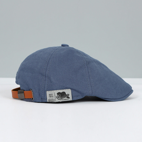 Stylish men's beret with an adjustable band, exuding modern elegance. A timeless accessory for refined fashion.