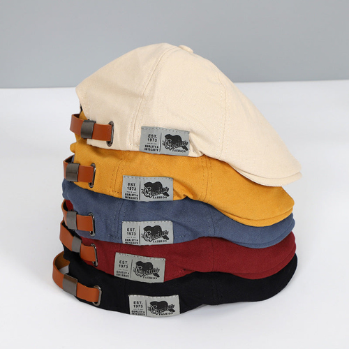 Sophisticated men's adjustable beret, a modern and elegant accessory for a distinctive fashion statement. Unisex appeal.