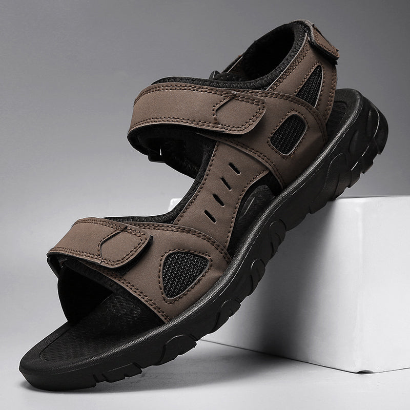 Breathable men's summer walking sandals with adjustable straps, providing orthopedic support for outdoor comfort.