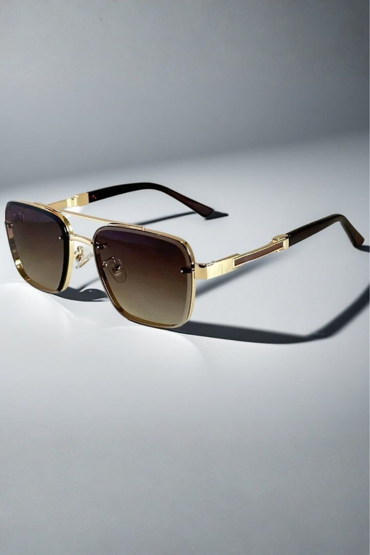 High-quality men's aviator square sunglasses. Gold-colored frame with trendy gradient lenses.
