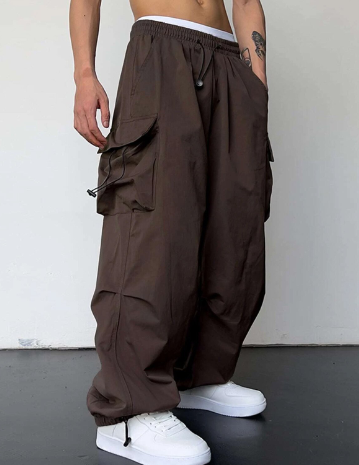 Comfortable men's baggy wide leg cargo pants. Modern loose fit design for casual and streetwear fashion.