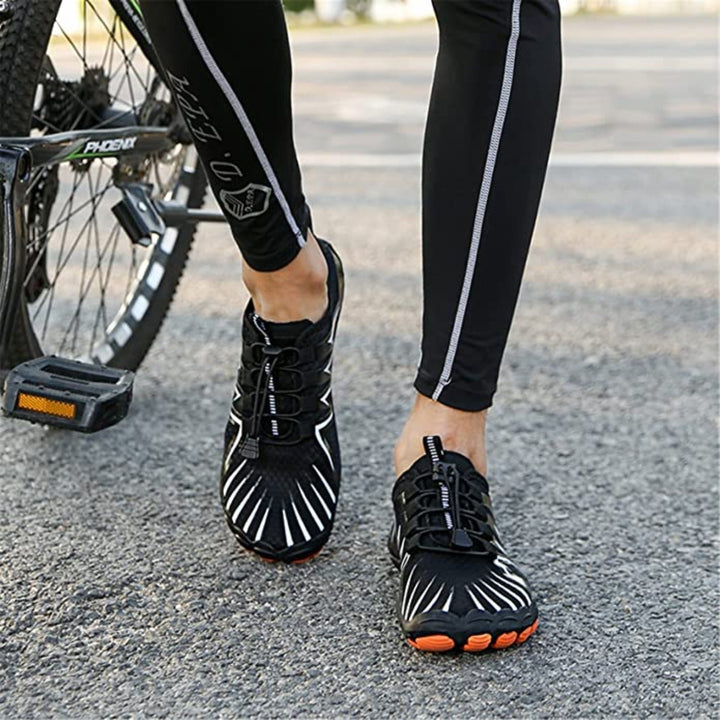 Athletic men's barefoot shoes, wide fit & flexible, for natural movement during workouts & runs.