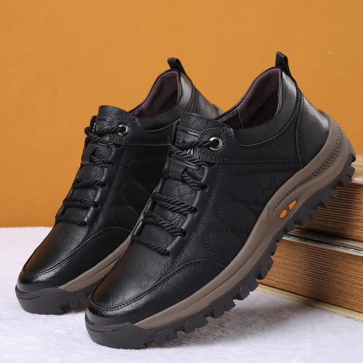 Comfortable men's walking shoes with advanced arch support, designed for long-lasting pain relief.