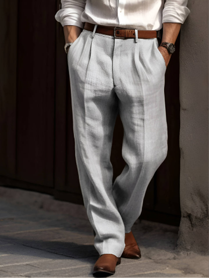 Stylish men's green pleated casual pants. Relaxed fit, elastic waist, ideal for modern men's fashion.
