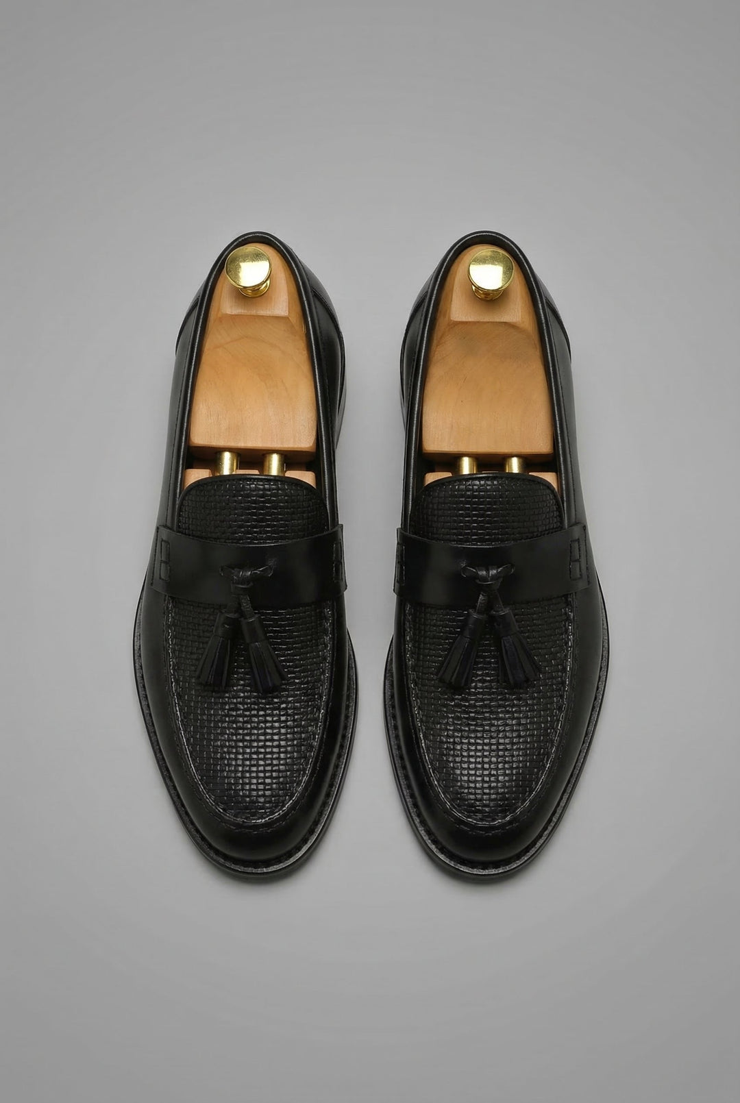 Stylish men's woven tassel loafers, easy slip-on formal shoes for business attire.