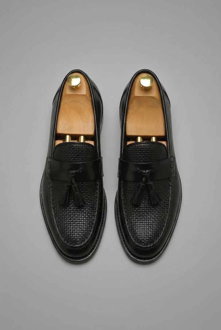 Stylish men's woven tassel loafers, easy slip-on formal shoes for business attire.