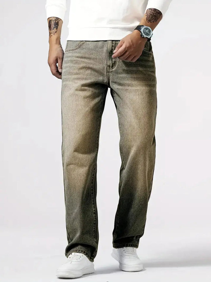 Stylish men's stretch jeans, perfect for everyday casual wear. Modern fit denim for versatile style.
