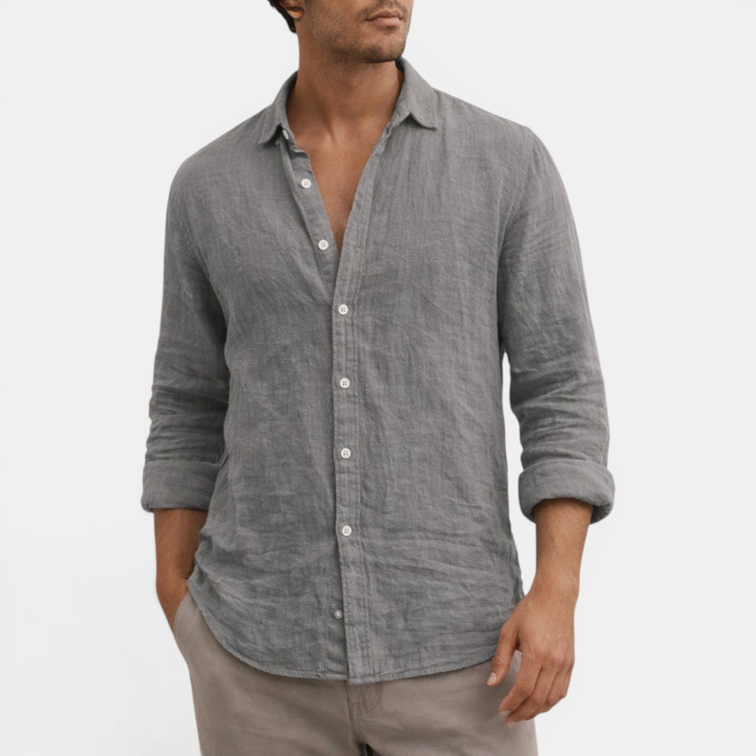 Men's breathable casual button-up shirt in a relaxed fit, perfect for summer fashion.