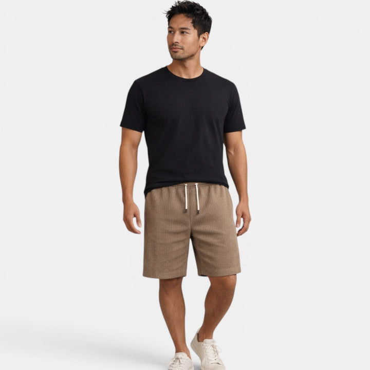 Men's breathable casual shorts, regular fit, perfect for warm weather adventures.