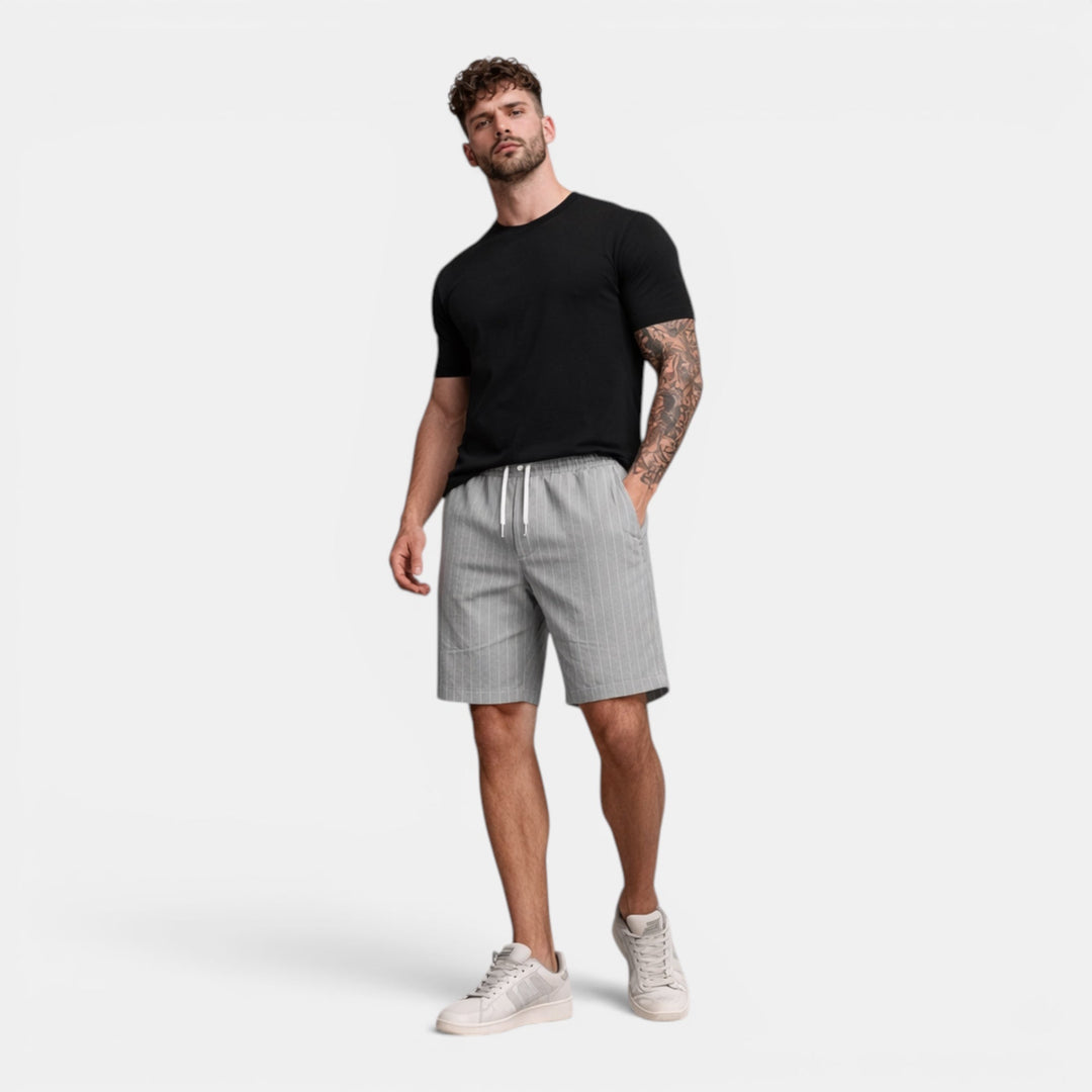 Comfortable & breathable men's shorts, regular fit, ideal for casual summer apparel.