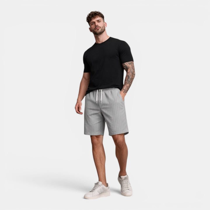 Comfortable & breathable men's shorts, regular fit, ideal for casual summer apparel.