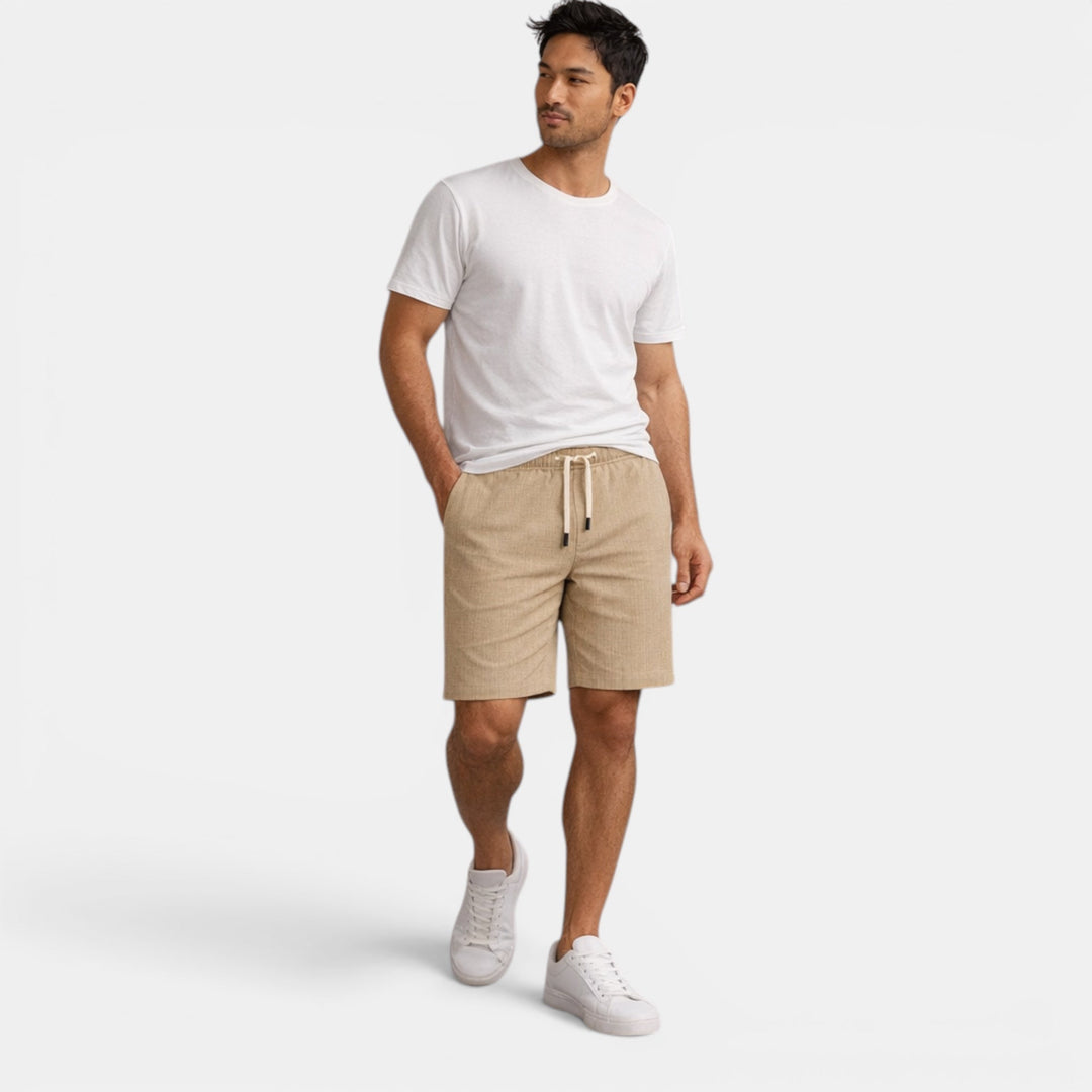 Men's breathable shorts, regular fit, essential for a comfortable summer wardrobe.