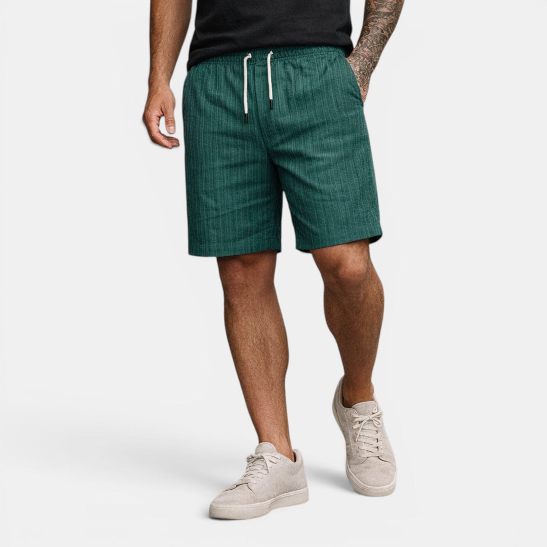 Versatile men's breathable shorts, regular fit, suitable for beach or casual wear.