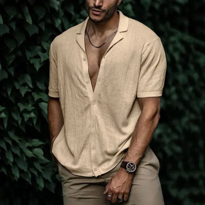 Lightweight men's short-sleeve linen shirt, perfect for casual summer wear.