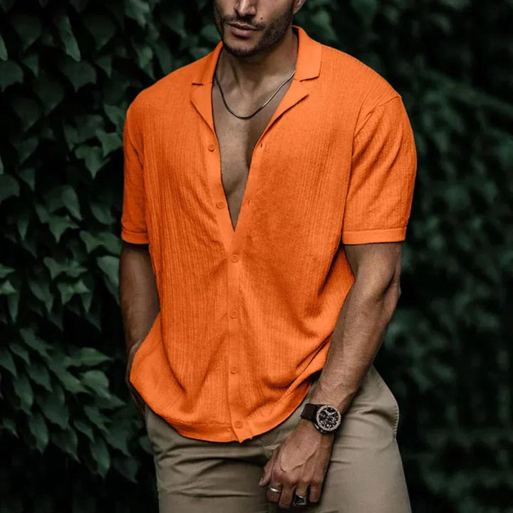 Casual men's linen shirt, comfortable and breathable for vacation and summer style.