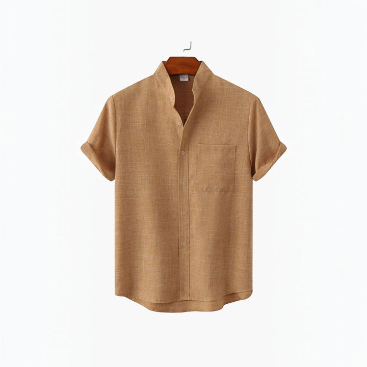 Breathable short sleeve men's shirt for comfortable vacation style.