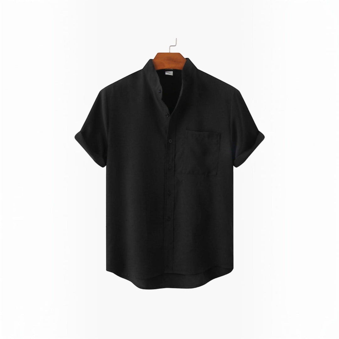 Short sleeve men's vacation shirt, featuring a comfortable relaxed fit.