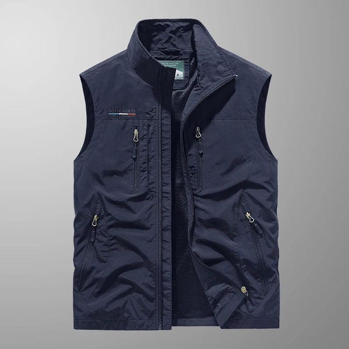 Versatile men's outdoor vest: breathable & quick-dry. Multi-pocket design for hiking, fishing & travel utility.