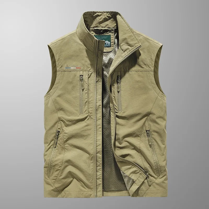 Men's breathable travel vest, lightweight design, multi-pocket functionality for active outdoor enthusiasts.