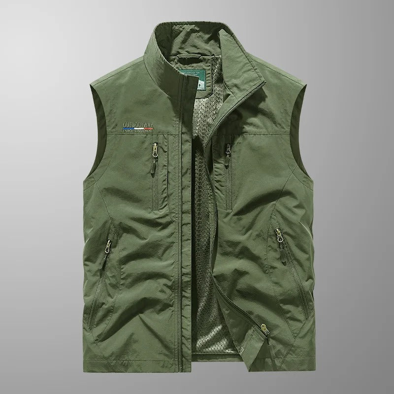 Multi-pocket men's cargo vest, breathable & lightweight, perfect for outdoor activities like fishing & travel.