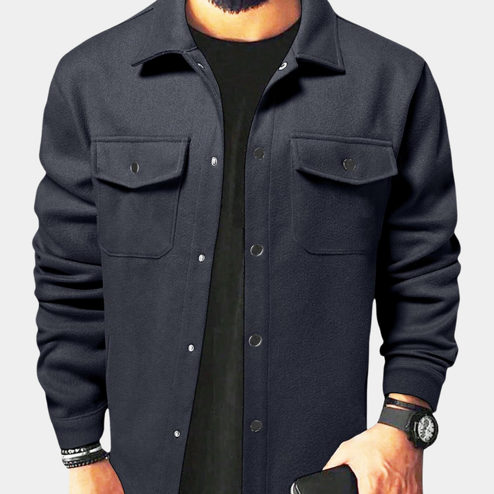 Modern men's button-down long-sleeve jacket. Versatile smart casual outerwear, great for autumn fashion. Regular fit.