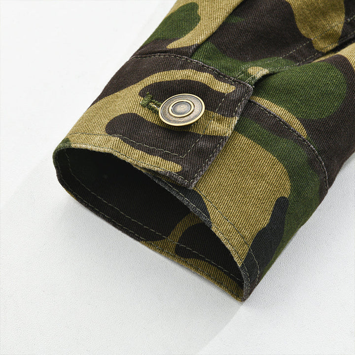 Rugged men's camouflage retro lapel jacket. Stylish and durable military-style outerwear for fall.
