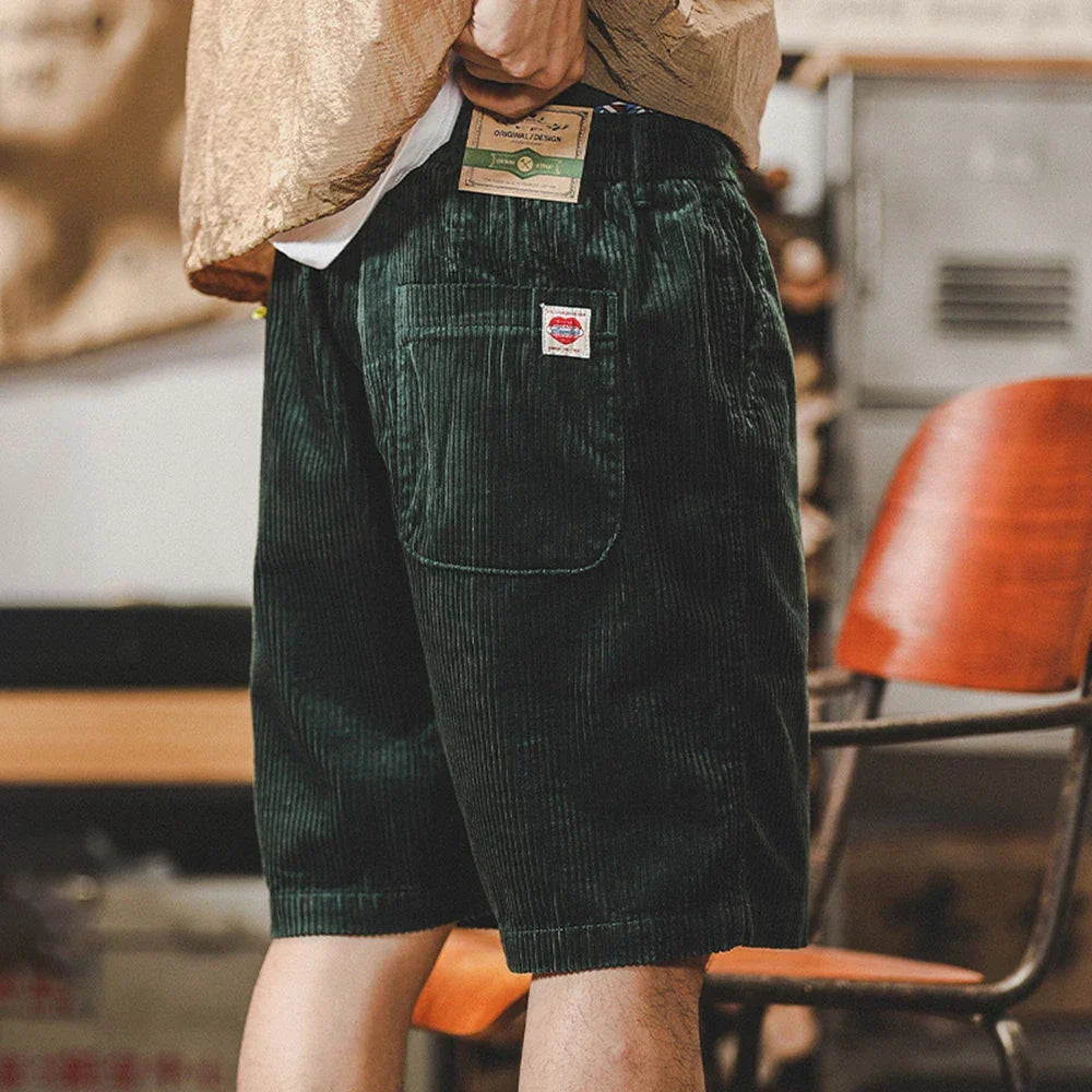 Soft, comfortable men's casual shorts with an adjustable waist, great for summer, leisure, and everyday wear.