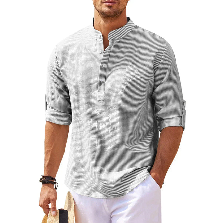 Comfort fit men's casual button-down shirt with long sleeves, ideal for everyday wear and versatile menswear.